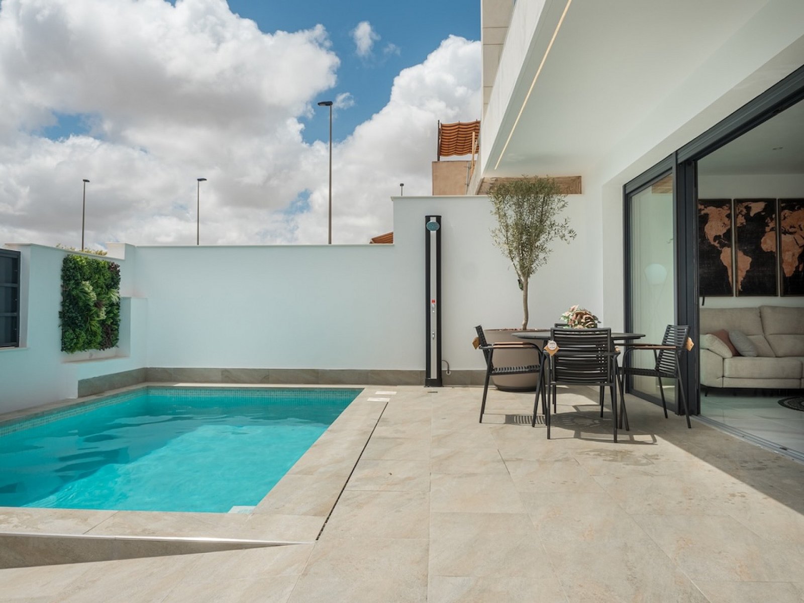 Mediterrane Villen mit privatem Pool in Strandnähe