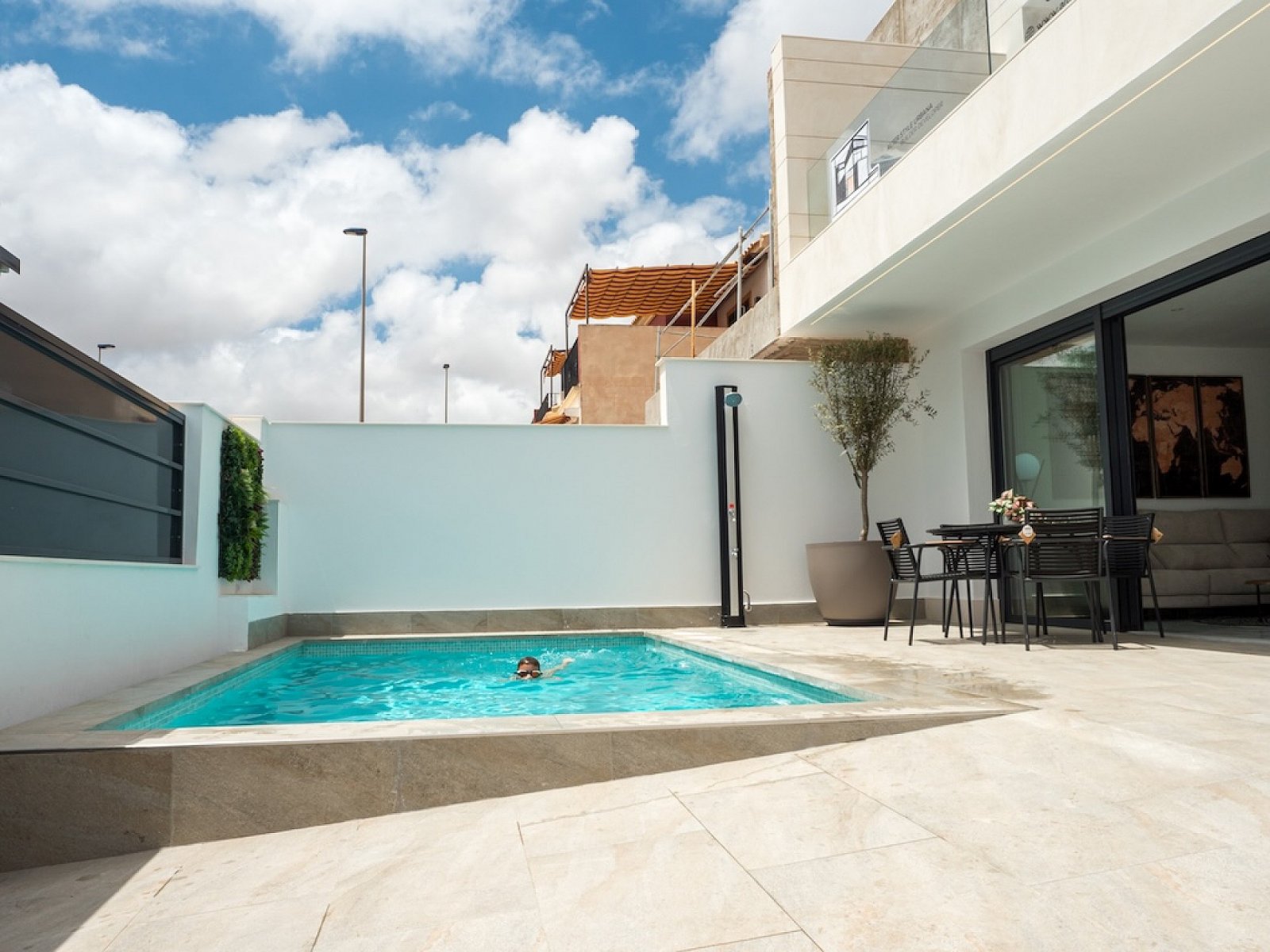 Mediterrane Villen mit privatem Pool in Strandnähe