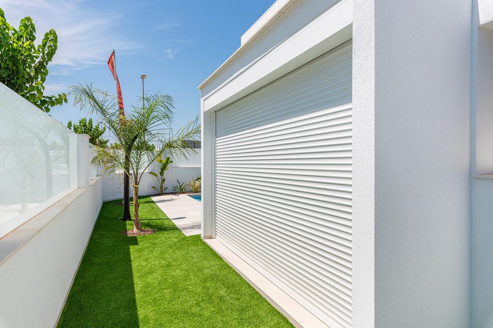 Moderne Villa mit Pool auf eigenem Grundstück