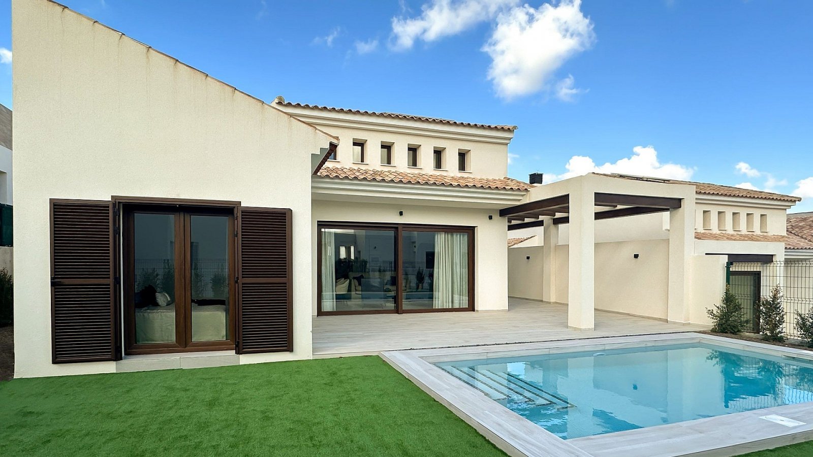 Traumvilla mit Pool & Gartenparadies