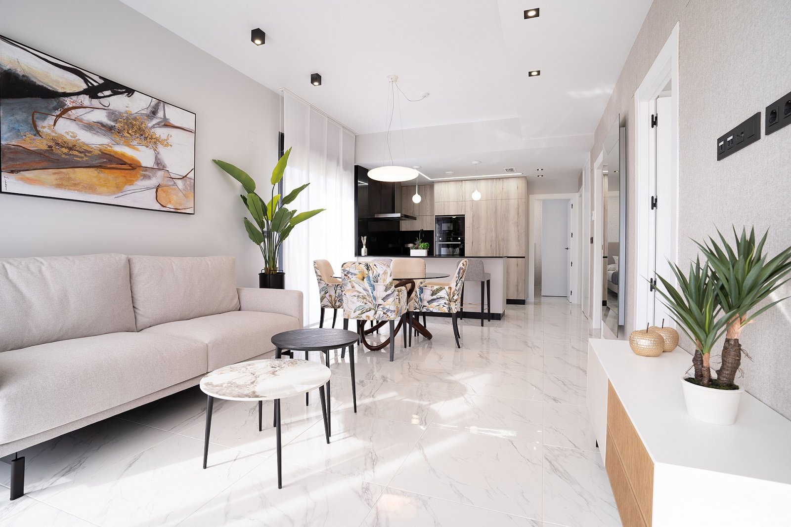 Stilvolles Apartment mit Gemeinschaftspool und Privatparkplatz