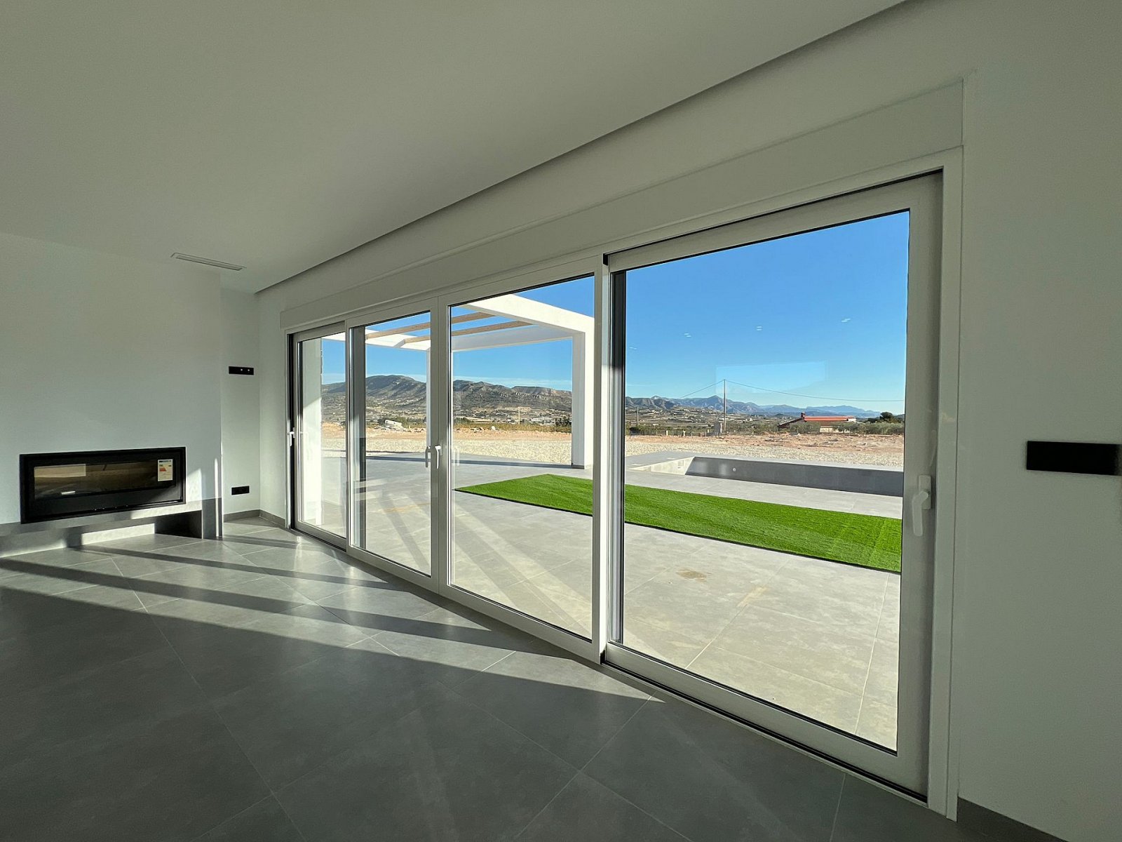 Luxusvilla mit Pool, Garage und spektakulärem Panorama
