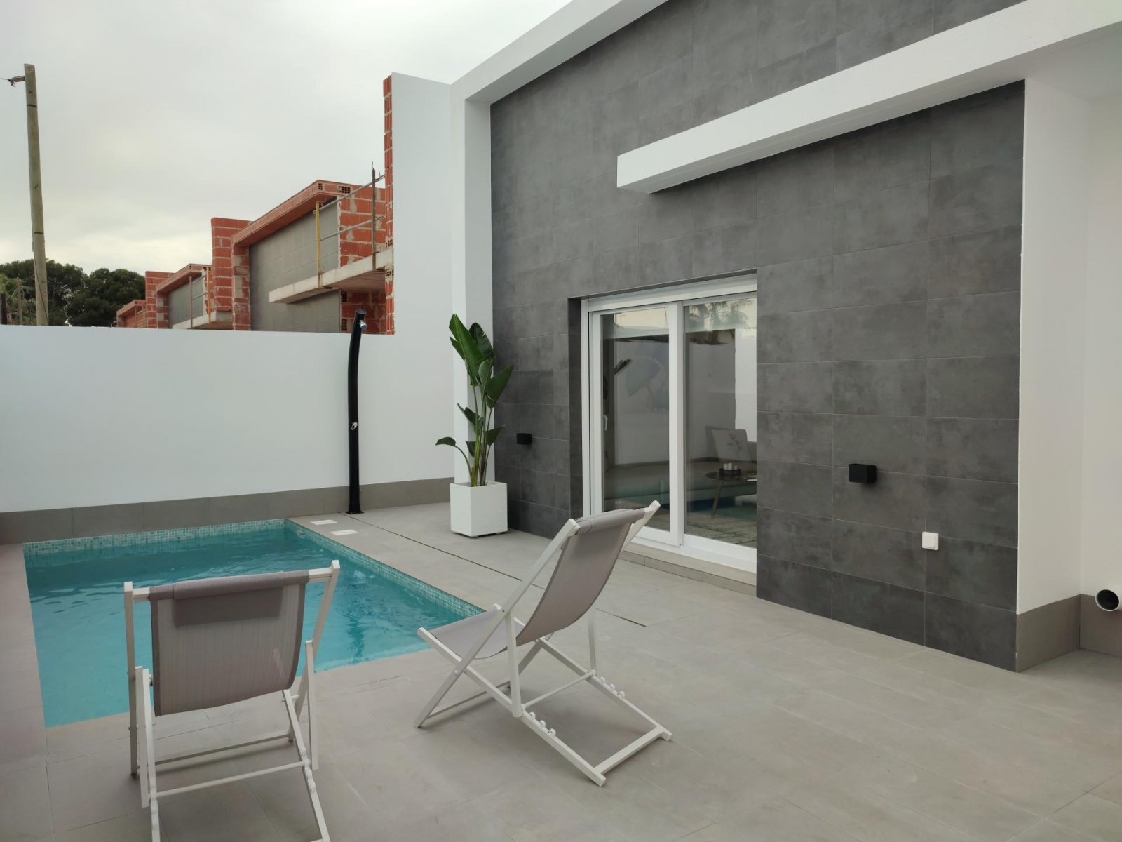 Balsicas: Moderne Terrassenvilla mit 3 Schlafzimmern & Privatpool 