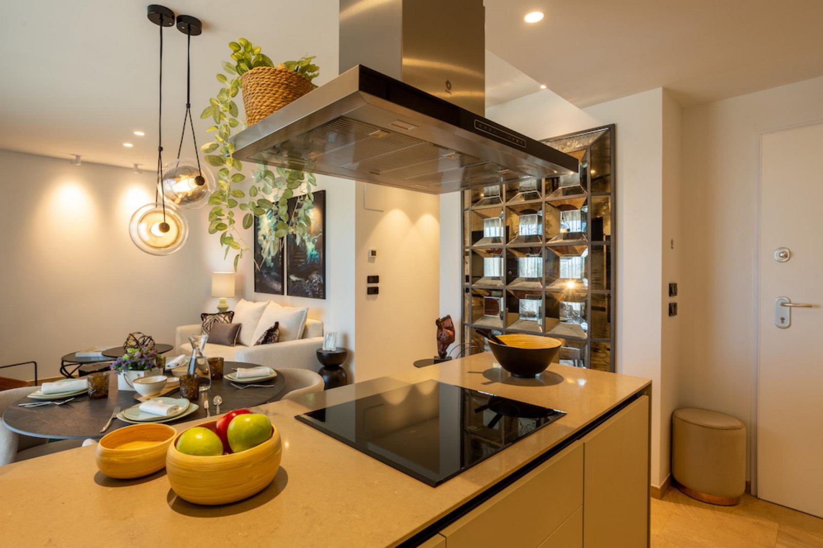 Elegantes Apartment mit Garten, 3 Schlafzimmern und privatem Komfort