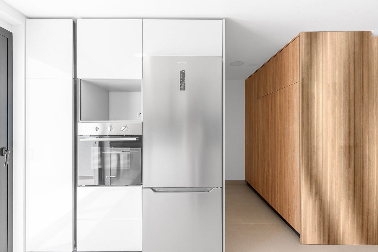 Moderne Reihenvilla mit 4 Schlafzimmern, Gemeinschaftspool & Tiefgarage