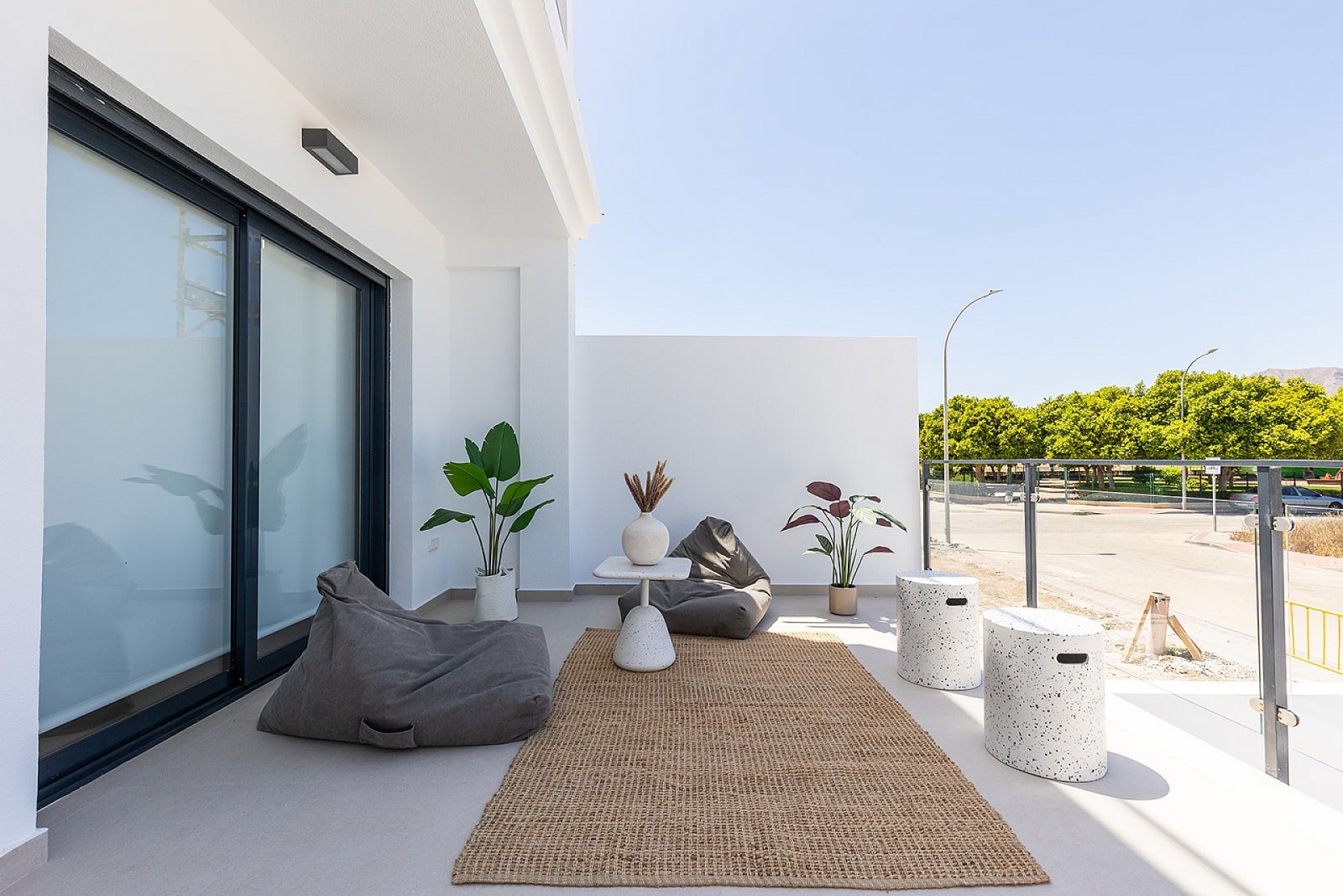 Moderne Reihenvilla mit 4 Schlafzimmern, Gemeinschaftspool & Tiefgarage