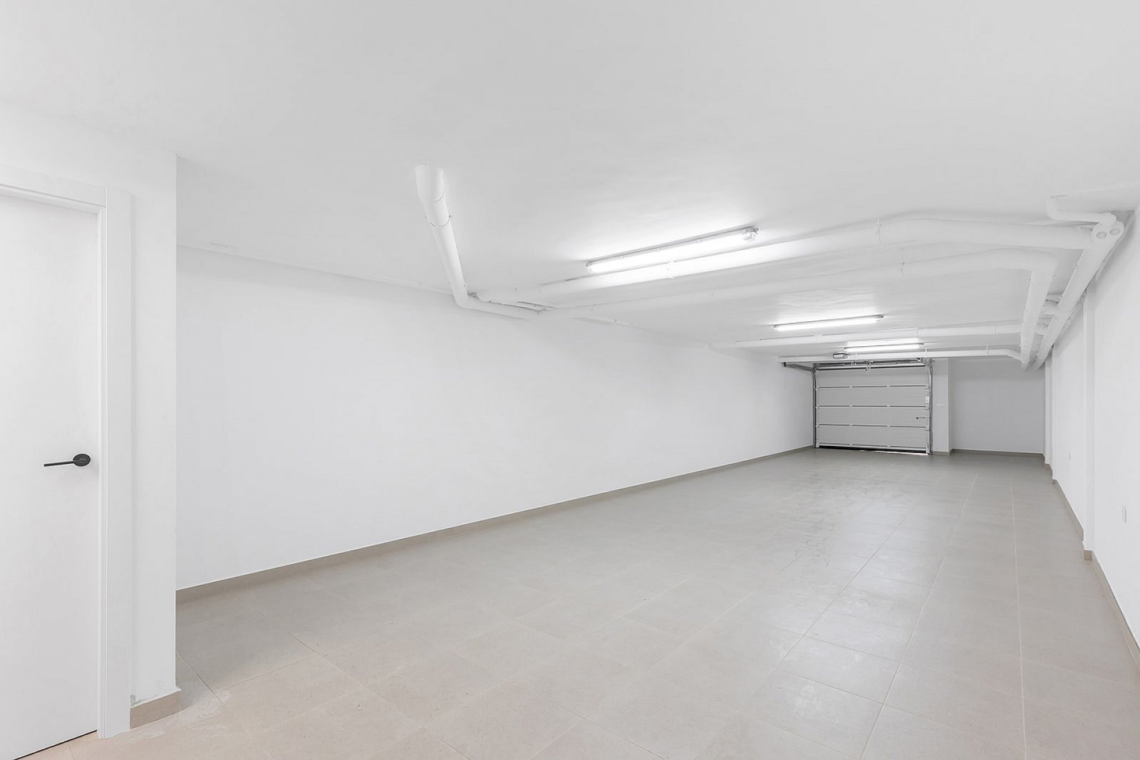 Moderne Reihenvilla mit 4 Schlafzimmern, Gemeinschaftspool & Tiefgarage