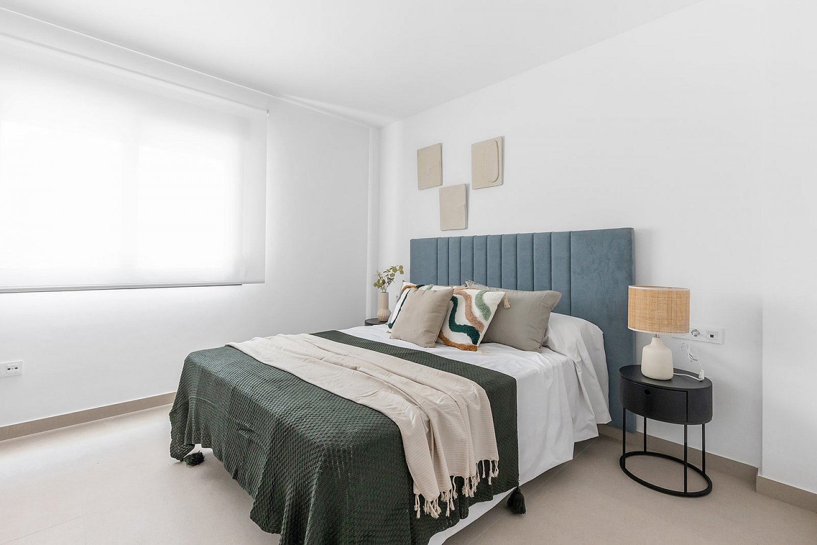 Moderne Reihenvilla mit 4 Schlafzimmern, Gemeinschaftspool & Tiefgarage