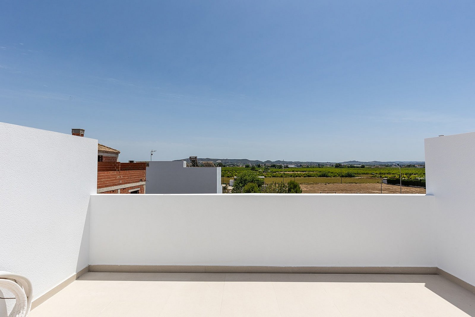 Moderne Reihenvilla mit 4 Schlafzimmern, Gemeinschaftspool & Tiefgarage