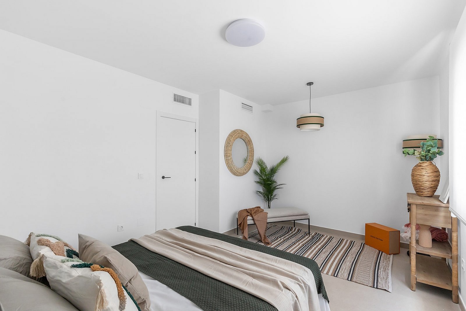 Moderne Reihenvilla mit 4 Schlafzimmern, Gemeinschaftspool & Tiefgarage