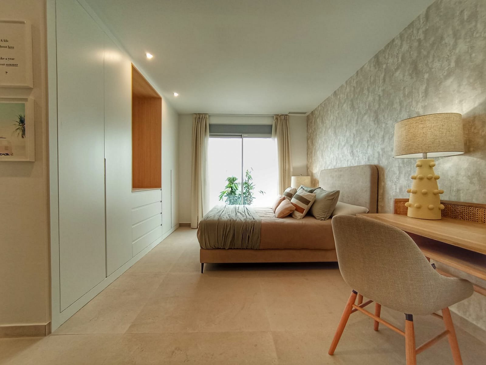 Moderne Villa mit Keller, Pool und Parkplatz