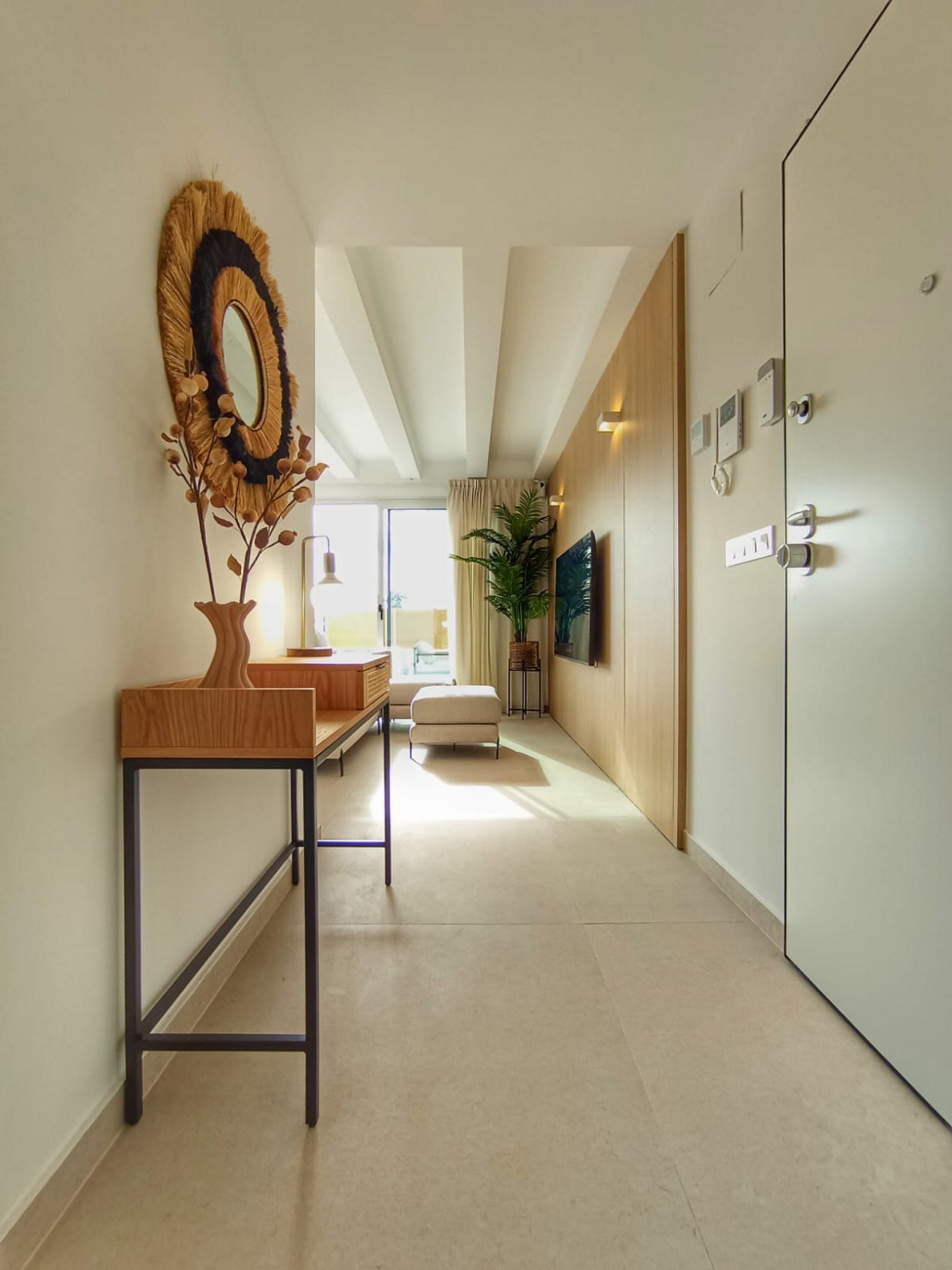 Moderne Villa mit Keller, Pool und Parkplatz