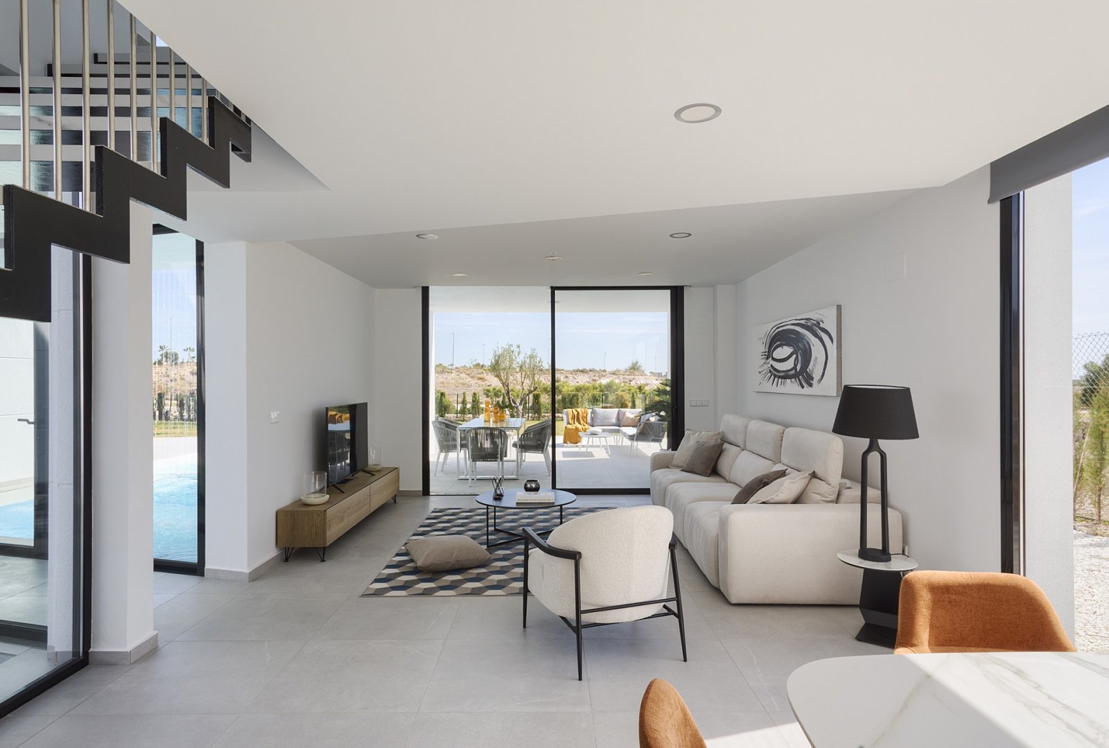 Luxuriöse 4-Schlafzimmer-Villa mit Pool und Privatgarage