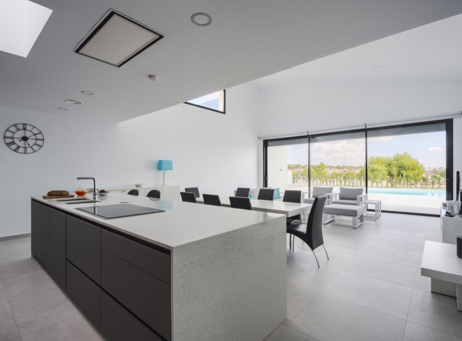 Elegante 4-Zimmer-Villa mit Pool, Garage und minimalistischer Architektur