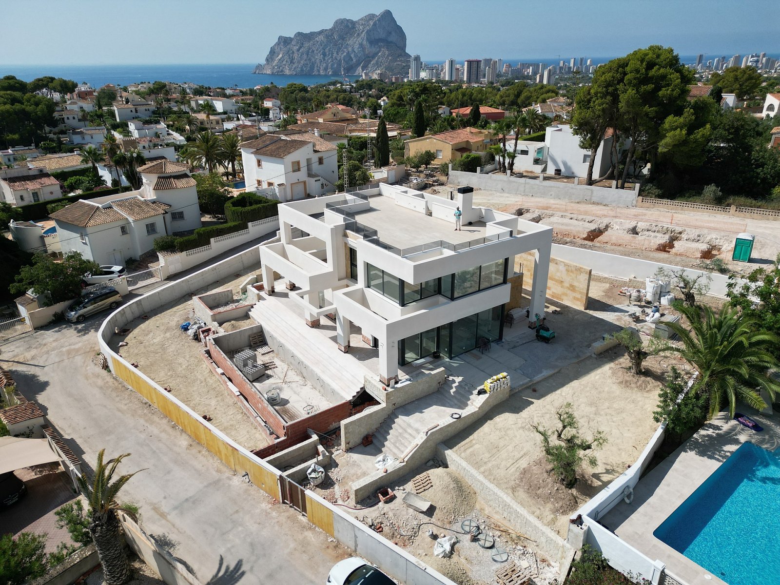 Luxusvilla mit Infinity-Pool und atemberaubendem Meerblick