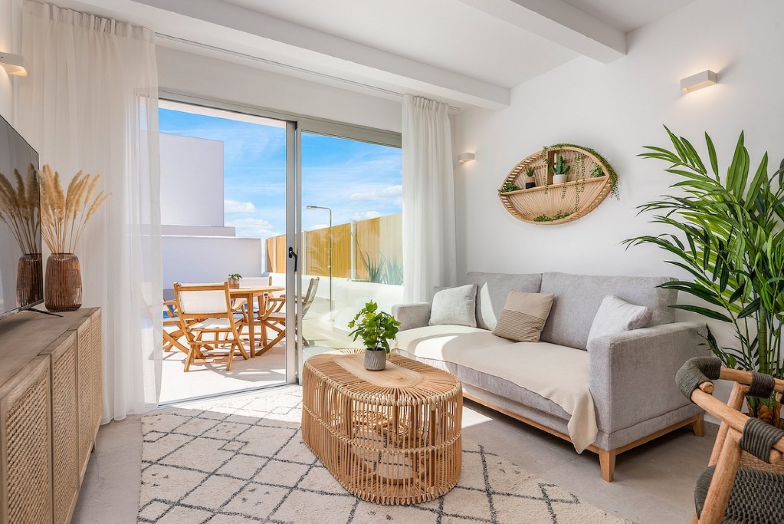 Ibiza-Style Apartment mit Garten & Pool in Dolores