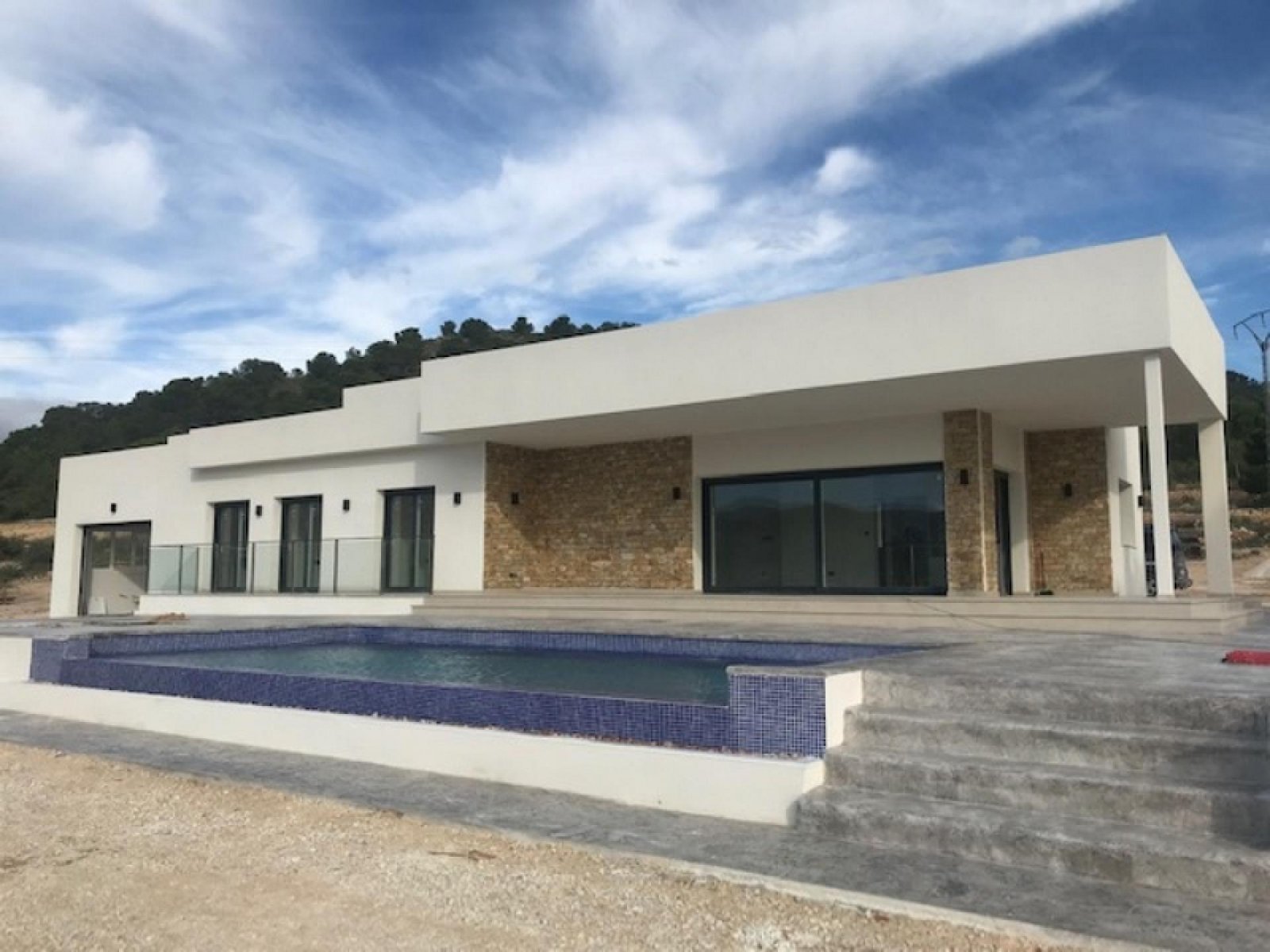 La Romana: Moderne Villa mit Infinity-Pool und Garage 