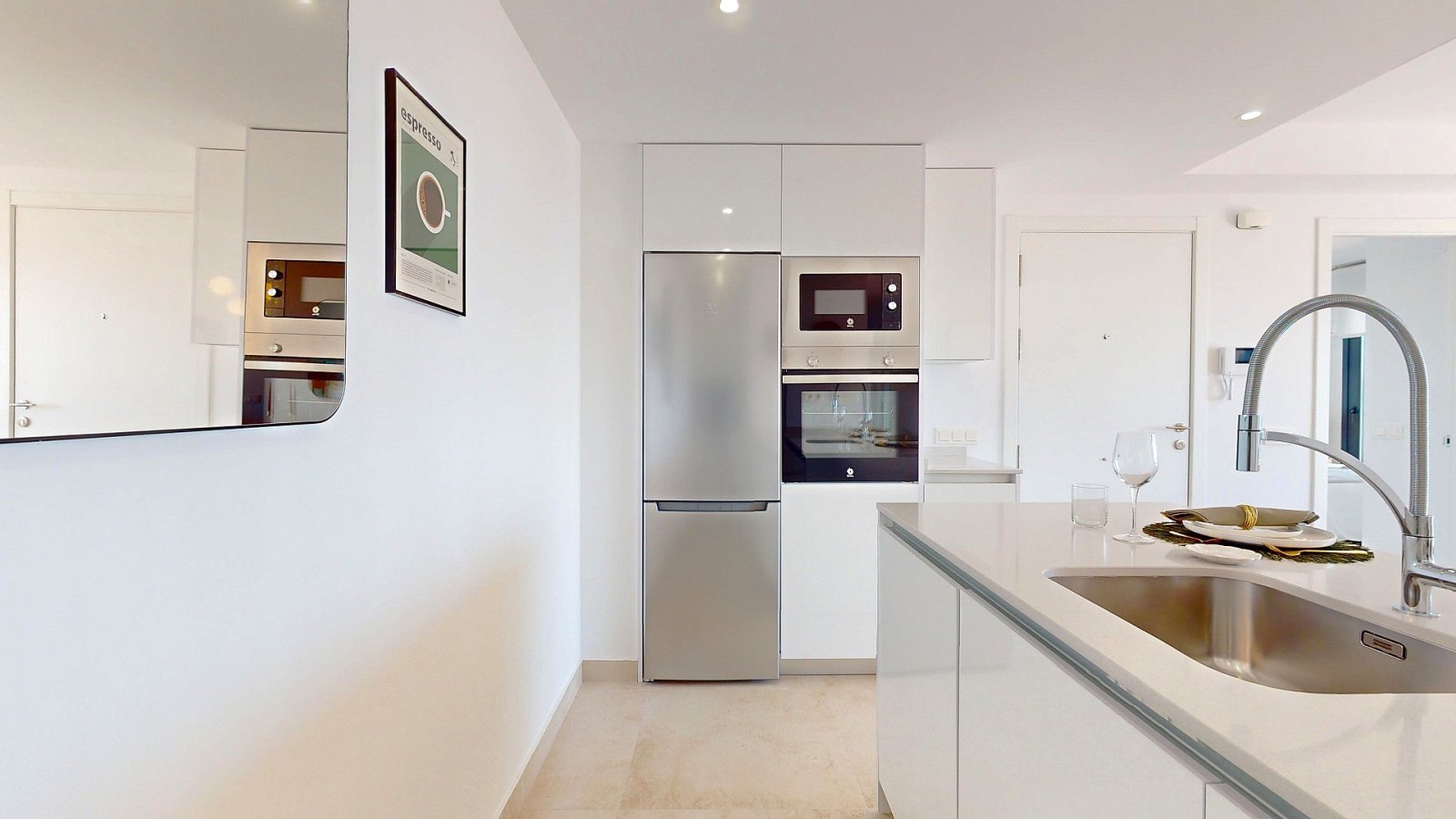 Luxus-Apartment mit Meerblick, Terrasse & Pool