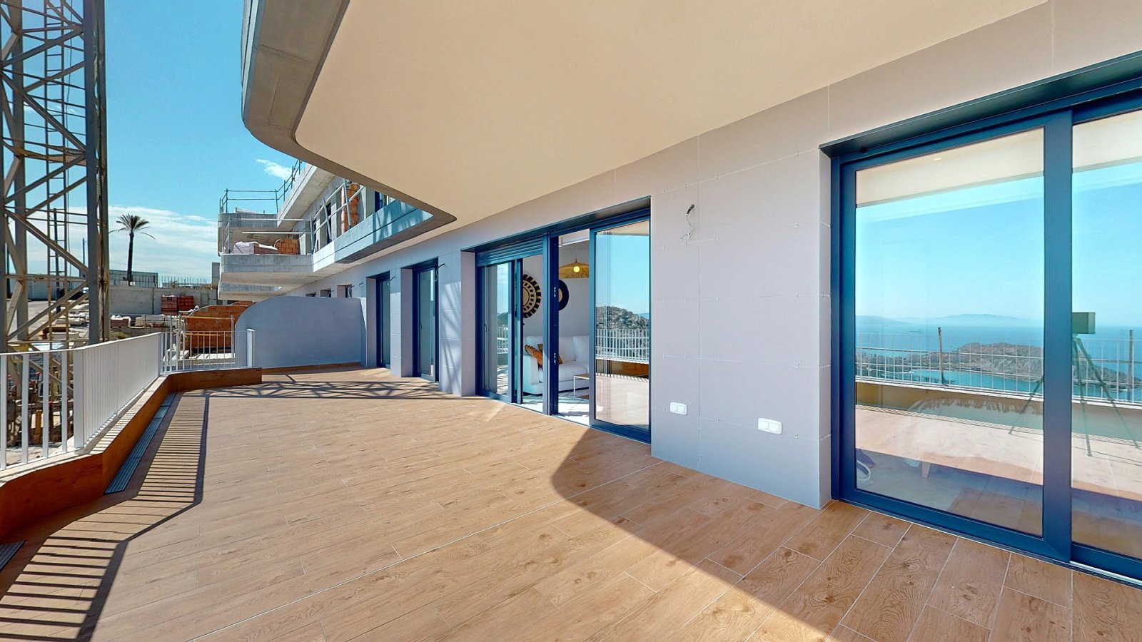 Luxus-Apartment mit Meerblick, Terrasse & Pool