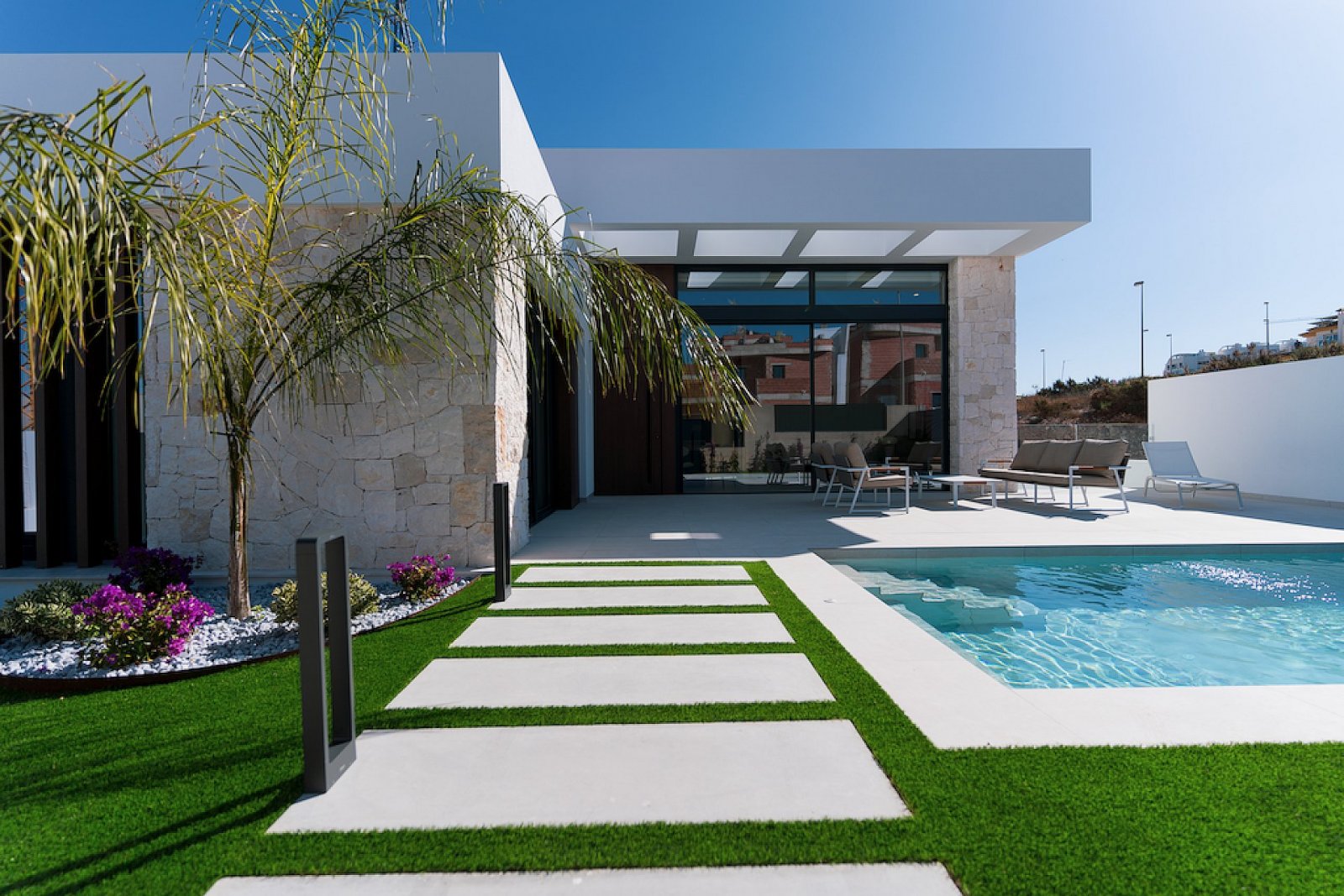 Moderne Villa mit privatem Pool