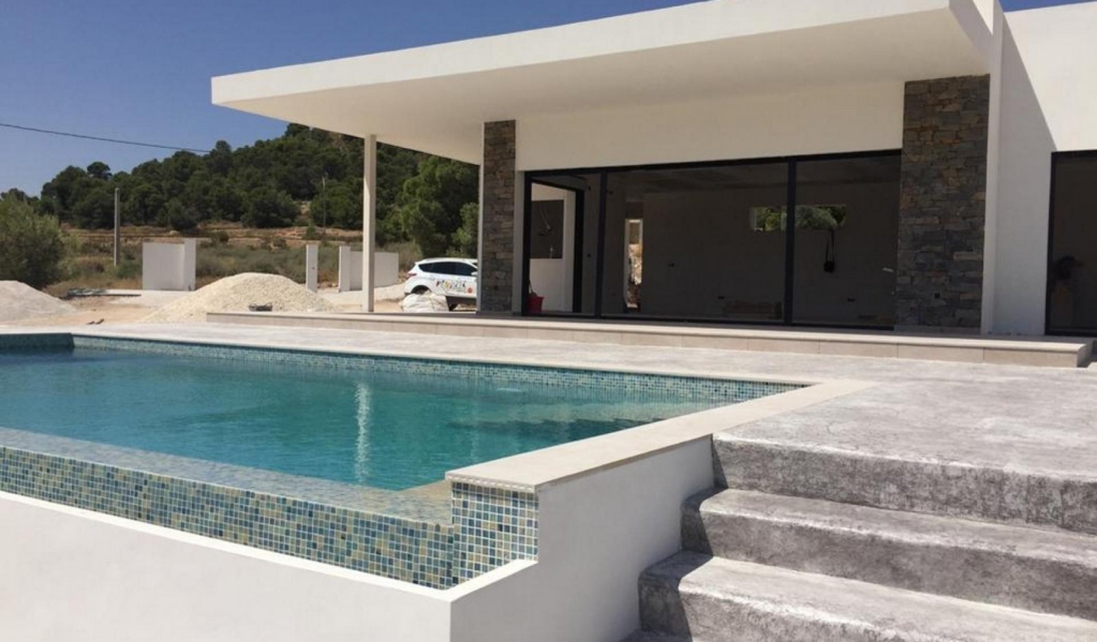 Design-Villa mit Privatpool und elegantem Wohnkonzept
