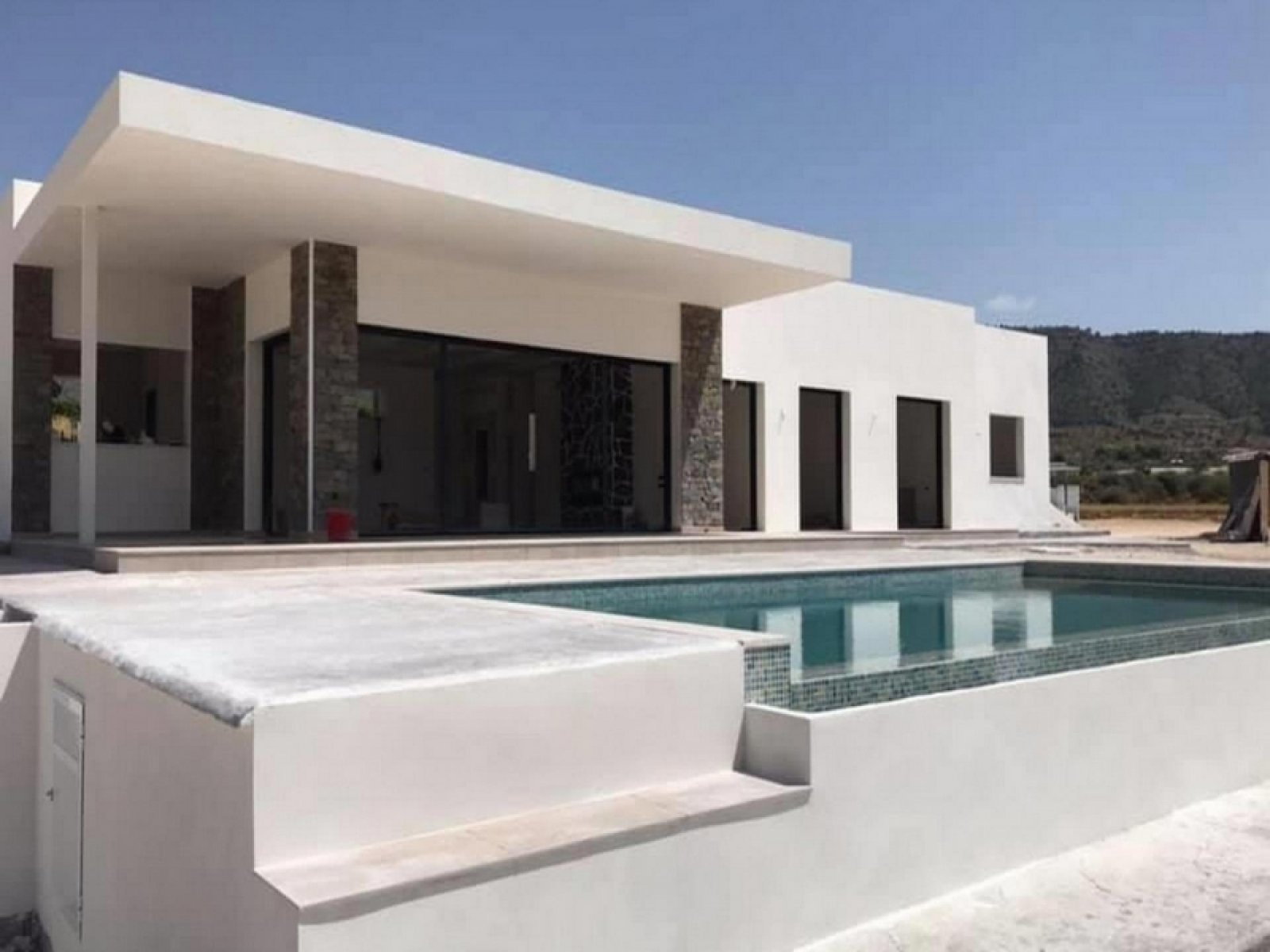 Design-Villa mit Privatpool und elegantem Wohnkonzept