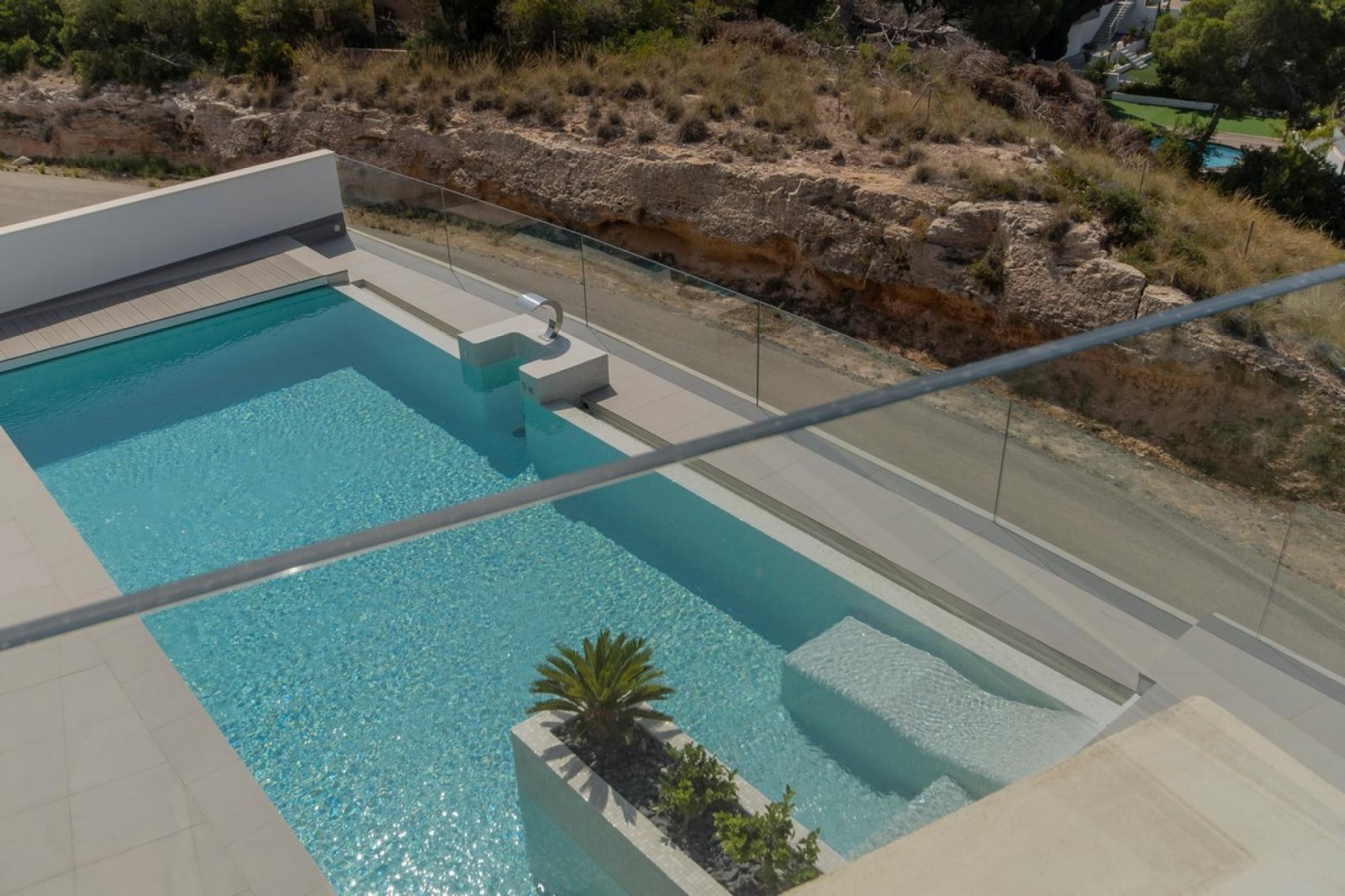Luxusresidenz – Privatpool, Garage & elegantes Wohnen
