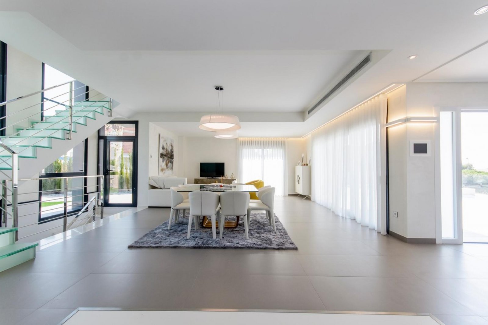 Luxusresidenz – Privatpool, Garage & elegantes Wohnen