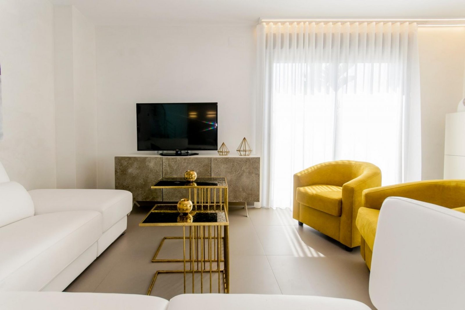Luxusresidenz – Privatpool, Garage & elegantes Wohnen