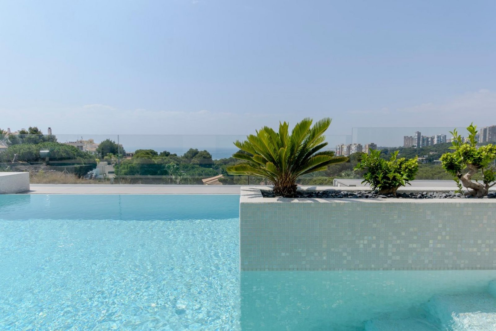 Luxusresidenz – Privatpool, Garage & elegantes Wohnen
