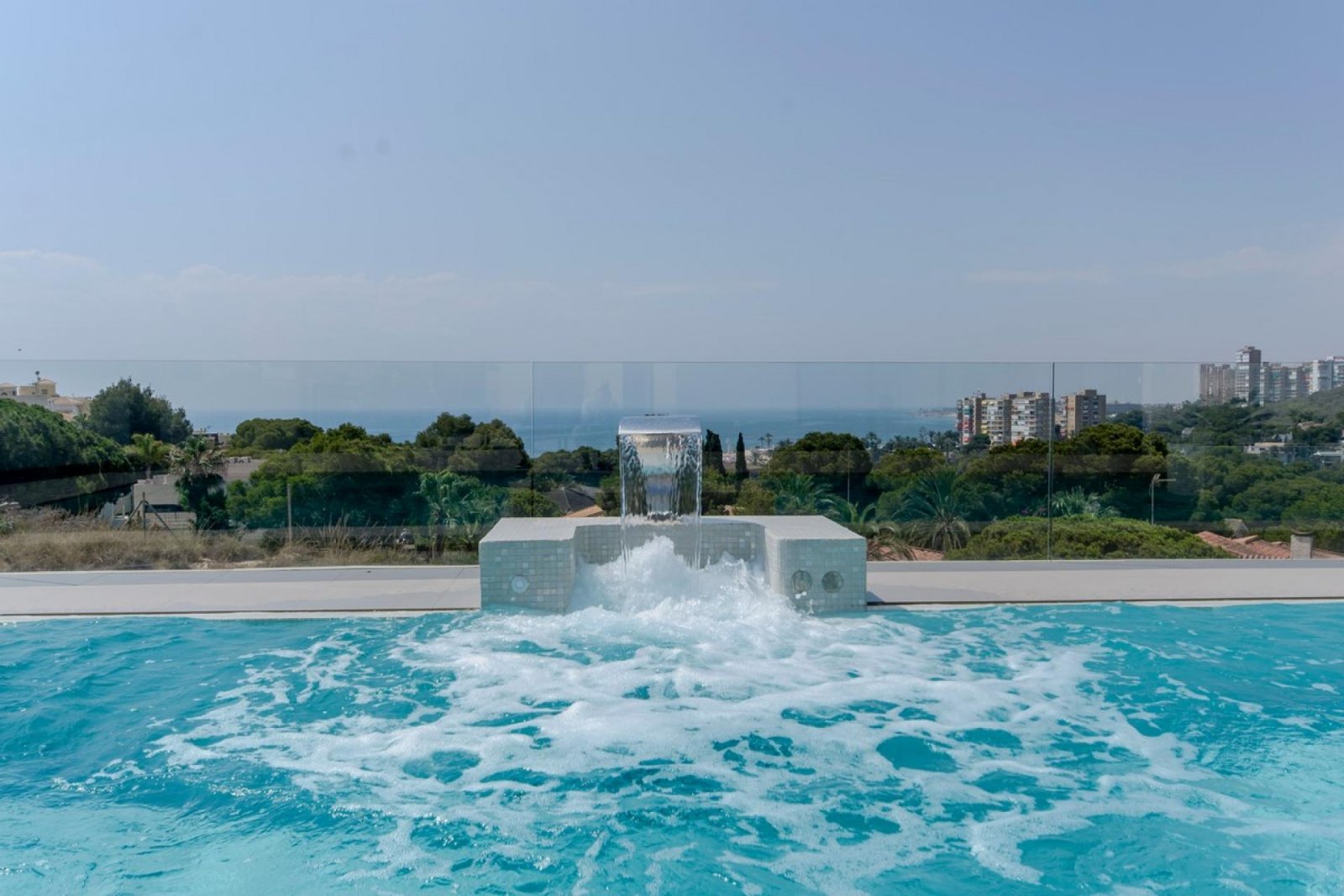 Luxusresidenz – Privatpool, Garage & elegantes Wohnen