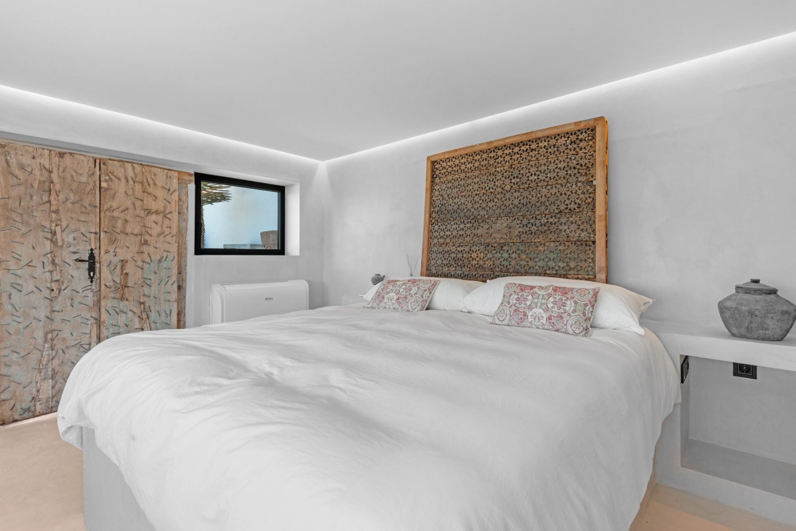 Designvilla mit Panoramablick und Meerfront