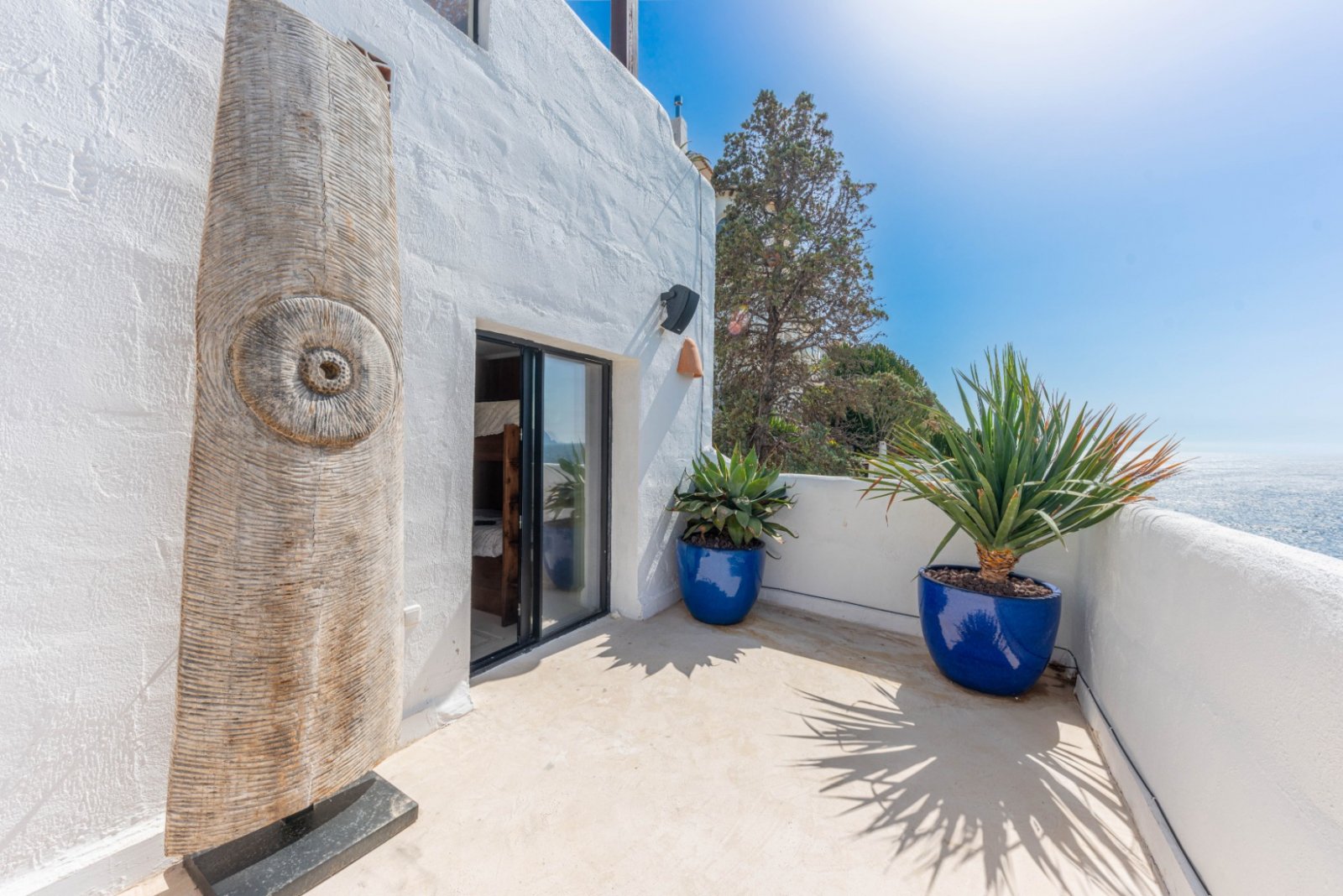 Designvilla mit Panoramablick und Meerfront
