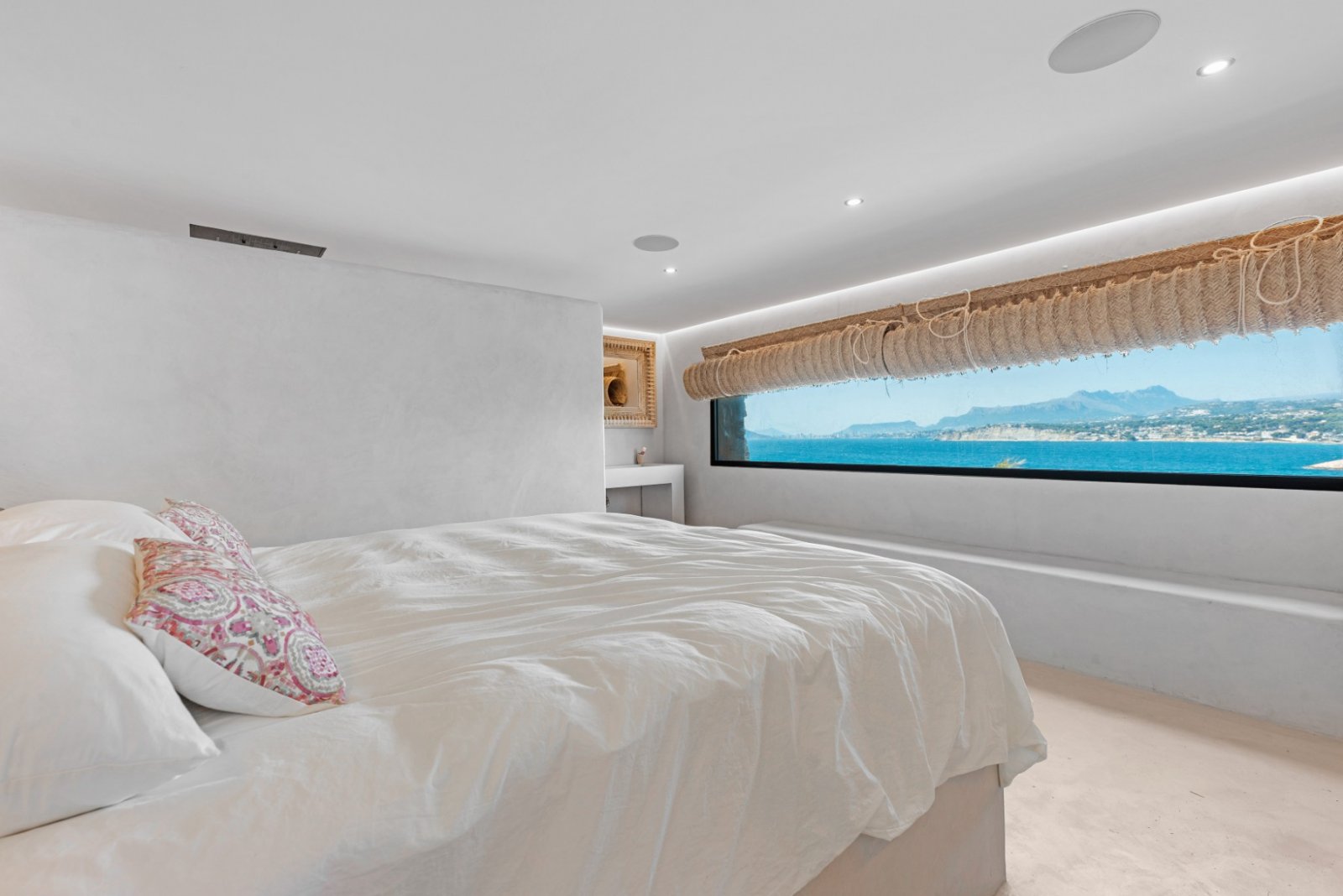 Designvilla mit Panoramablick und Meerfront