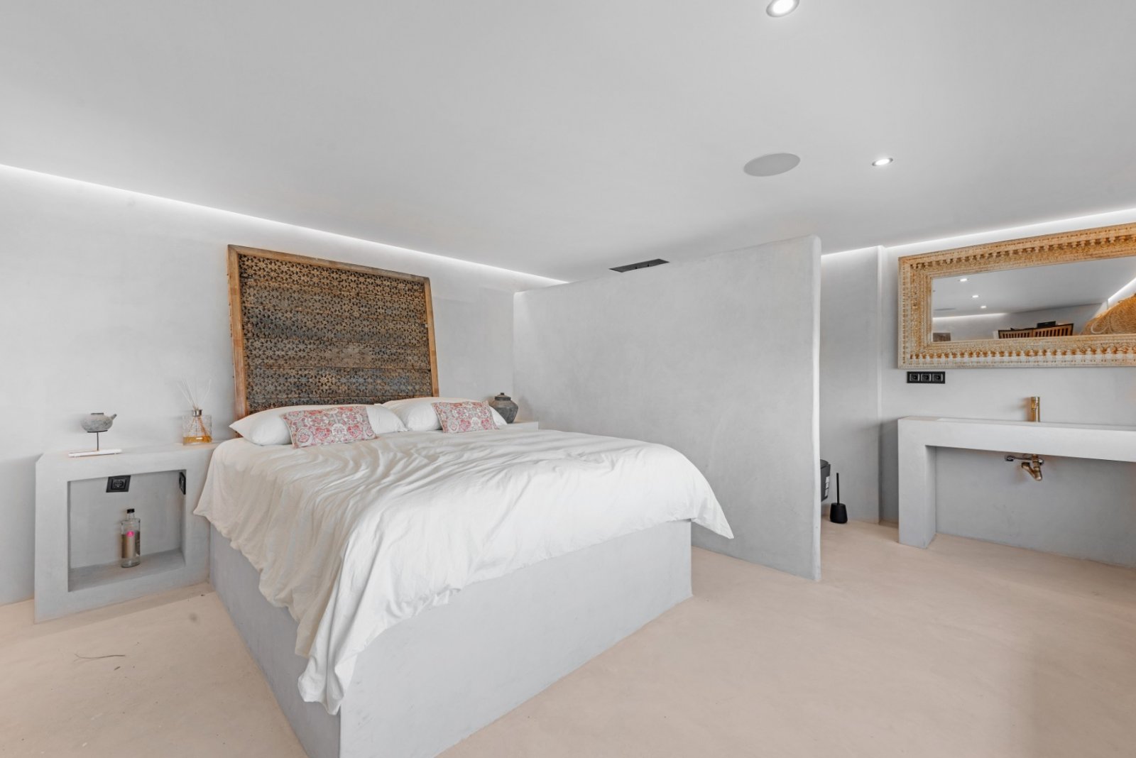 Designvilla mit Panoramablick und Meerfront