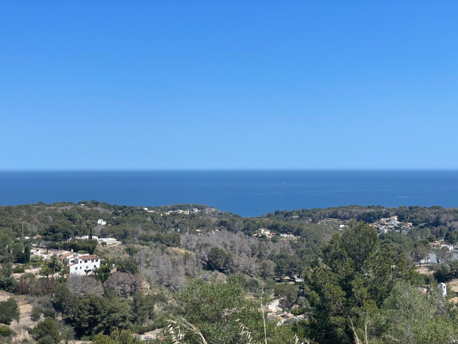 Moderne Luxusvilla mit Panoramablick und Privatsphäre