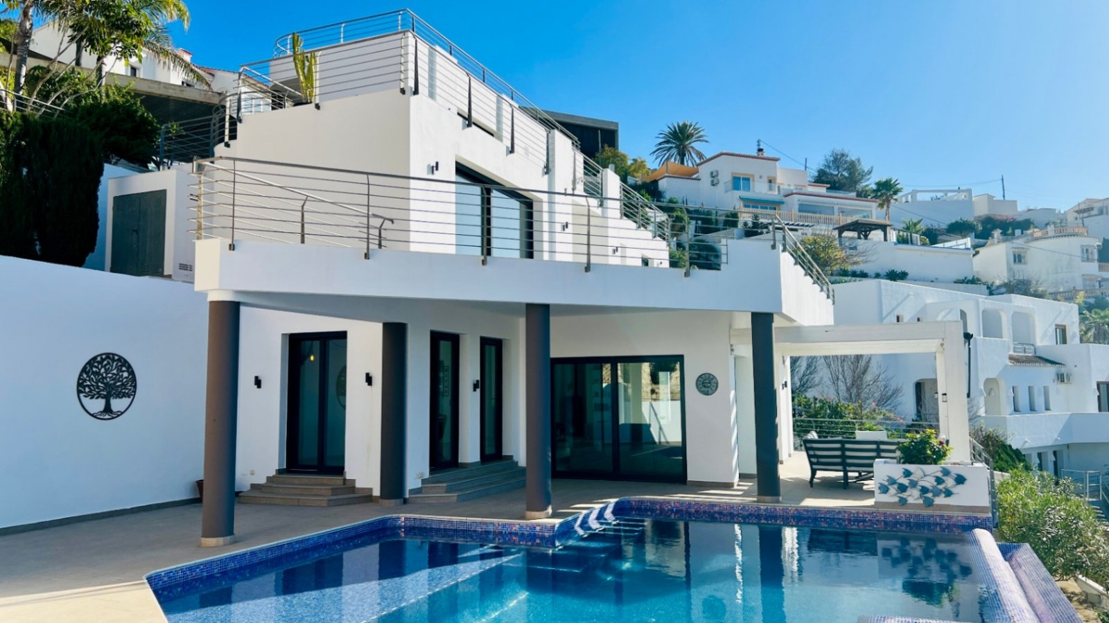 Moderne Villa mit Panoramablick auf das Meer