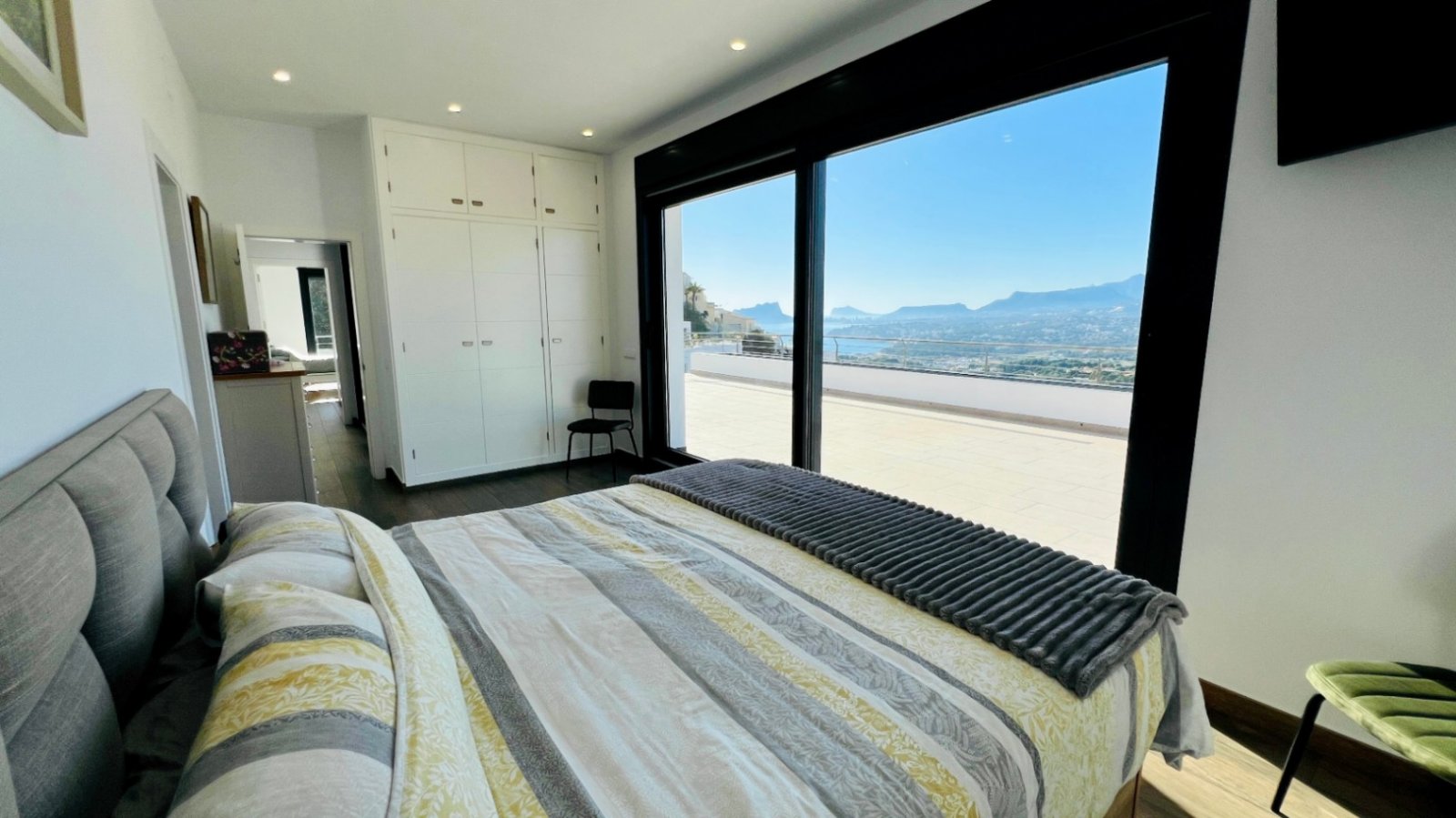 Moderne Villa mit Panoramablick auf das Meer