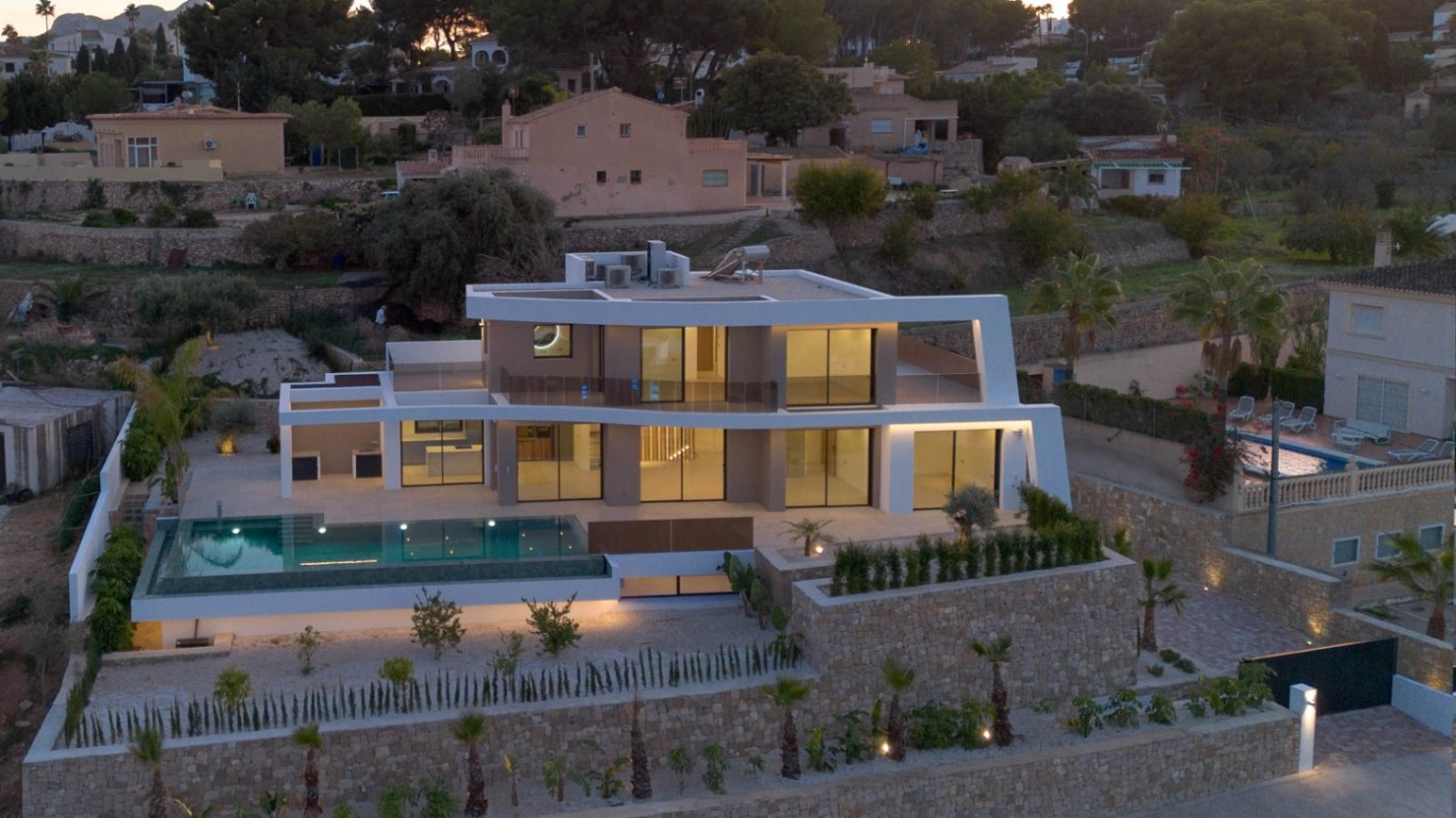 Benissa: Moderne Neubauvilla mit spektakulärem Meerblick 