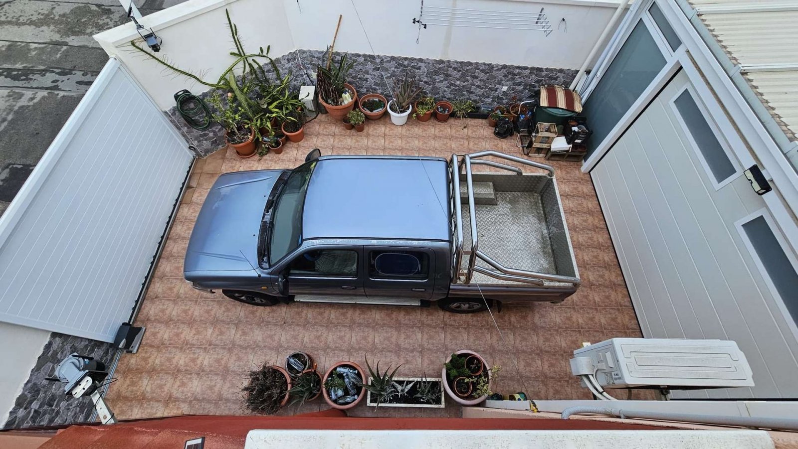 Charmante Eckvilla mit Garage nahe Strand