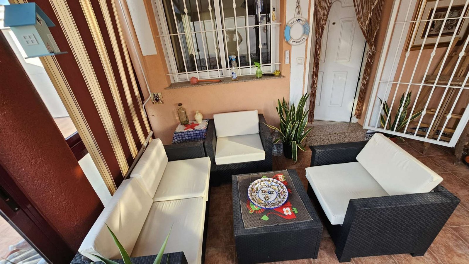 Charmante Eckvilla mit Garage nahe Strand