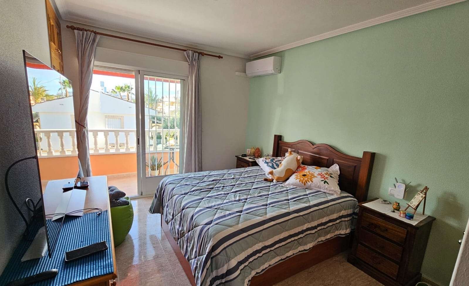 Charmante Eckvilla mit Garage nahe Strand