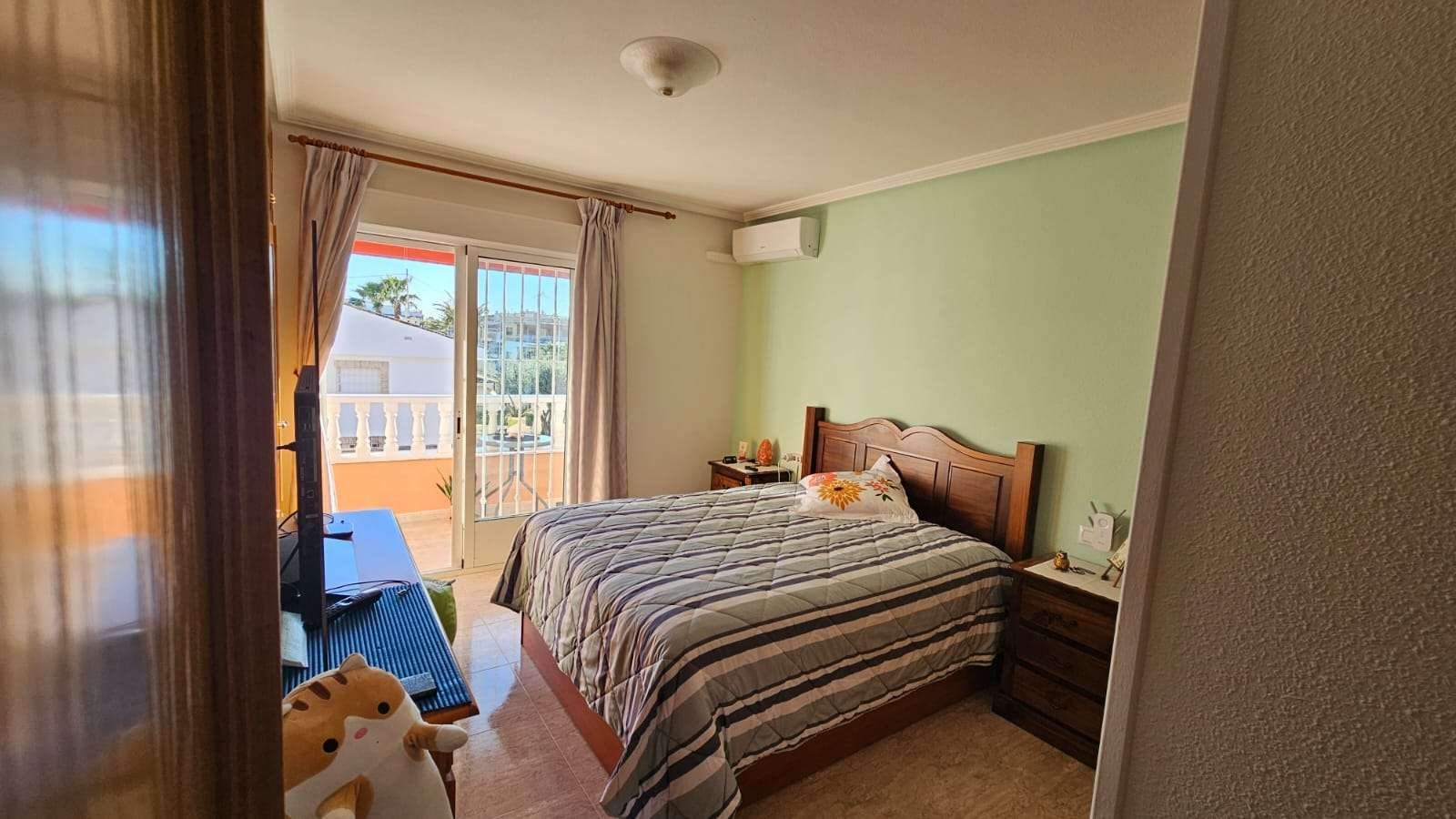 Charmante Eckvilla mit Garage nahe Strand