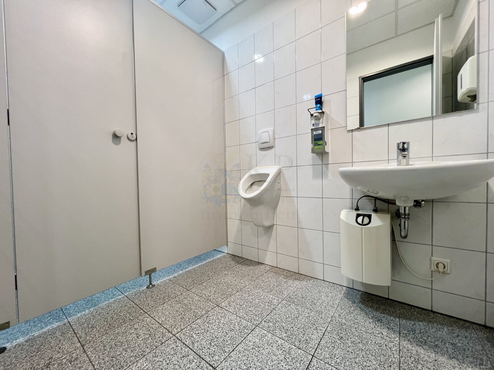 HERREN TOILETTE HERREN TOILETTE