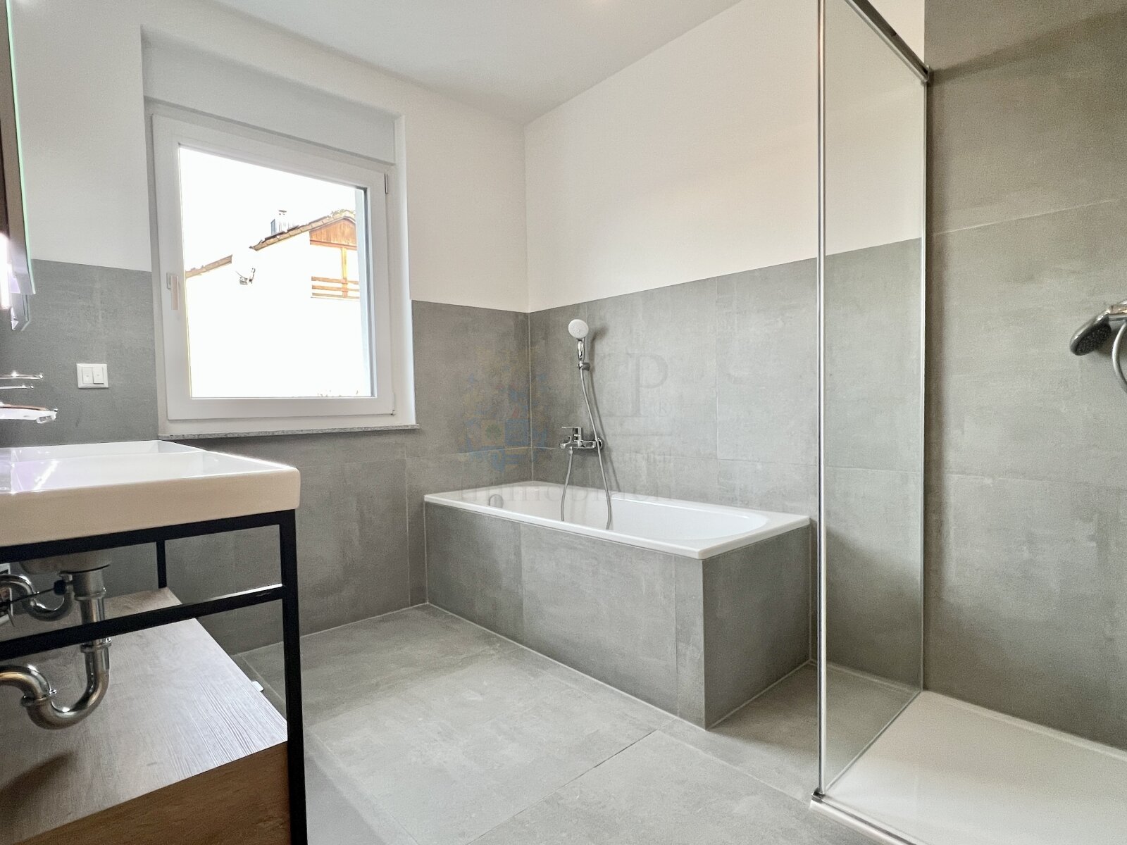 BADEZIMMER IM OBERGESCHOSS