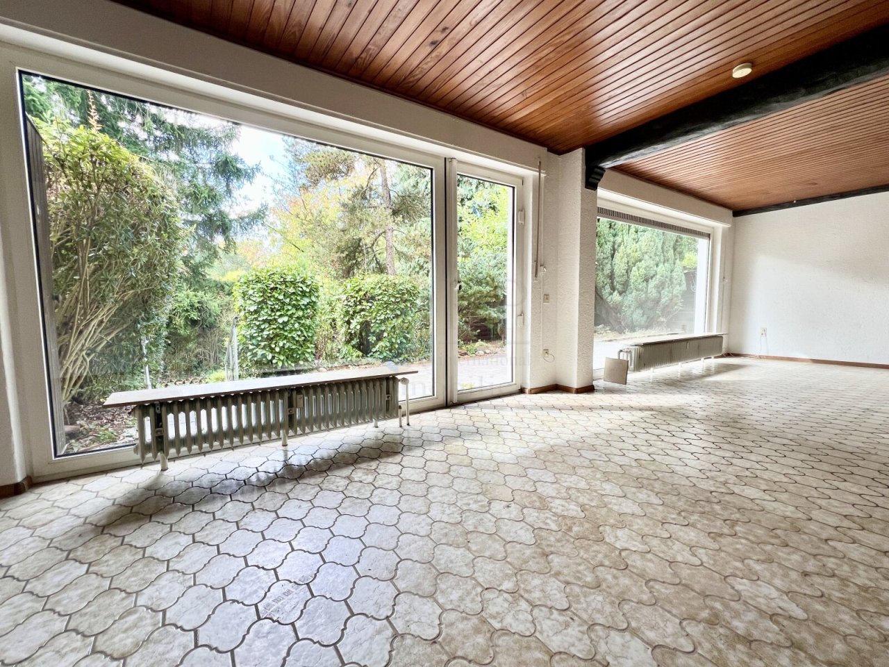 GROSSE GLASFRONT ZUM GARTEN