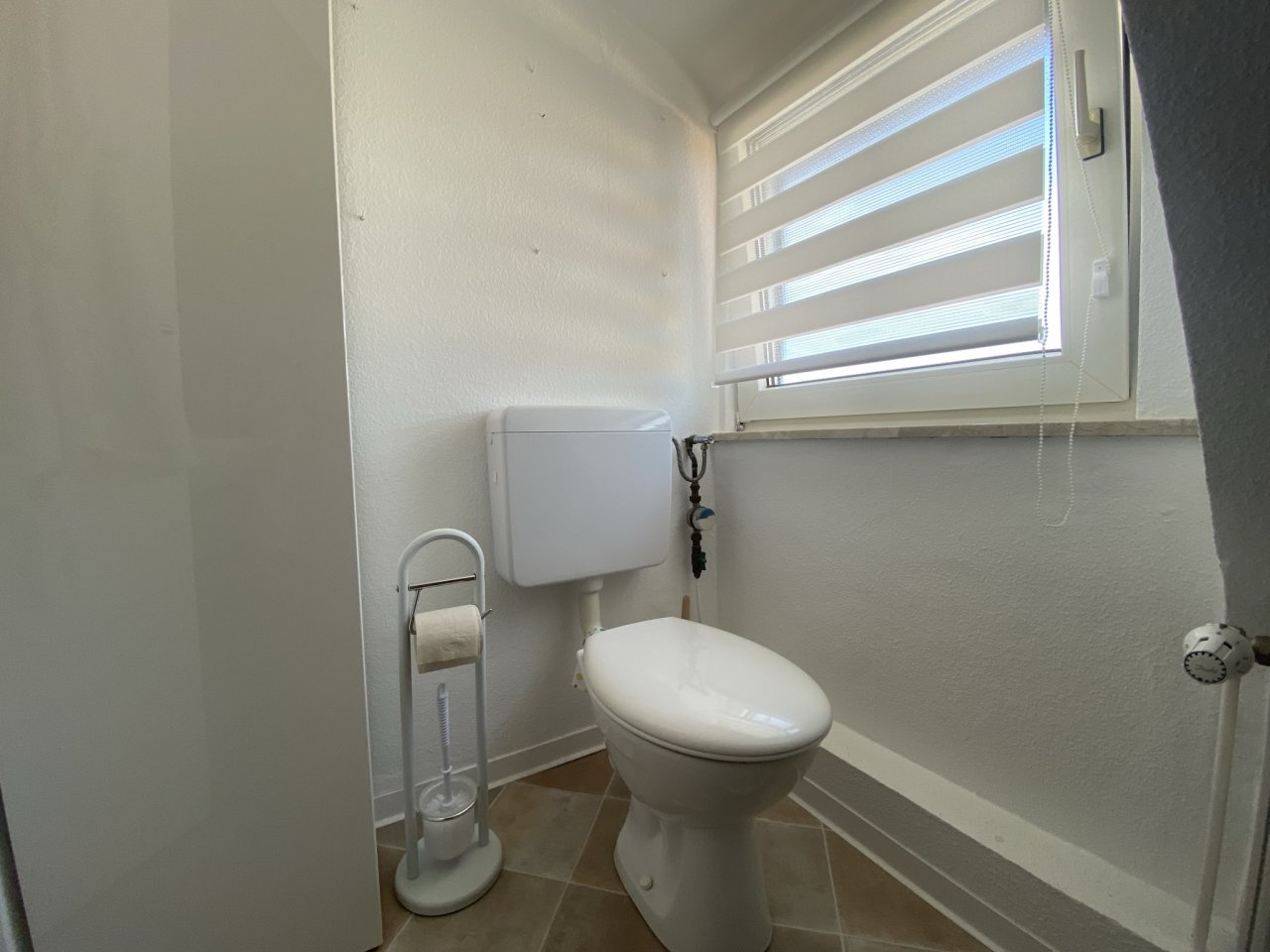 ** VERMIETET ** LANGENHAIN: NUR FÜR EINPERSONENHAUSHALT ! - Charmante 2-Zimmer Dachgeschosswohnung mit EBK und Duschbad +++