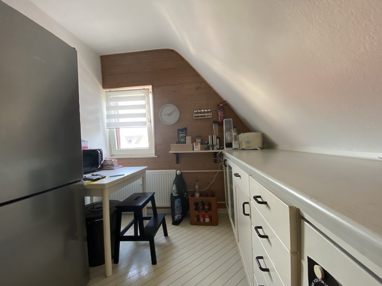 ** VERMIETET ** LANGENHAIN: NUR FÜR EINPERSONENHAUSHALT ! - Charmante 2-Zimmer Dachgeschosswohnung mit EBK und Duschbad +++