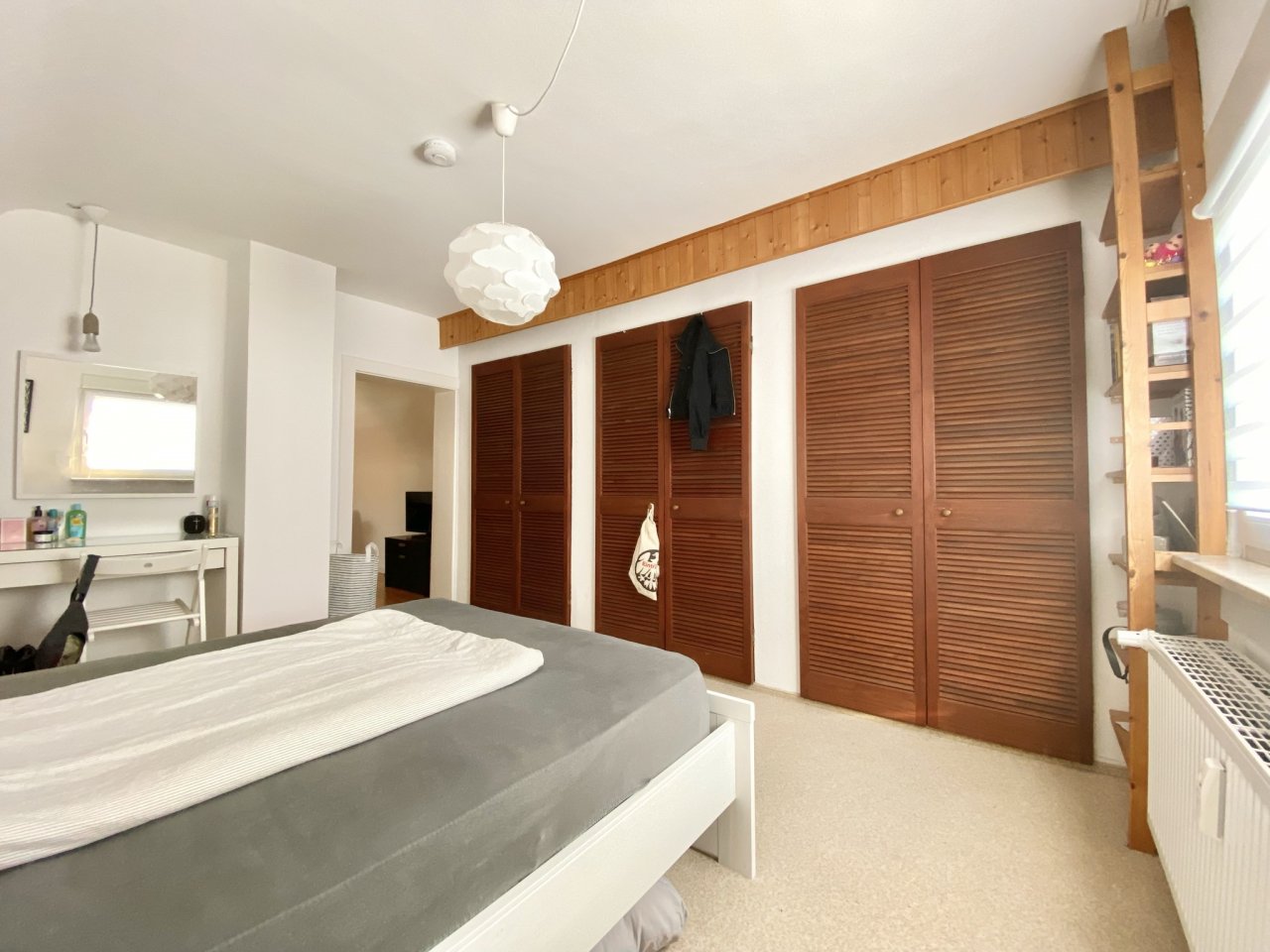 ** VERMIETET ** LANGENHAIN: NUR FÜR EINPERSONENHAUSHALT ! - Charmante 2-Zimmer Dachgeschosswohnung mit EBK und Duschbad +++