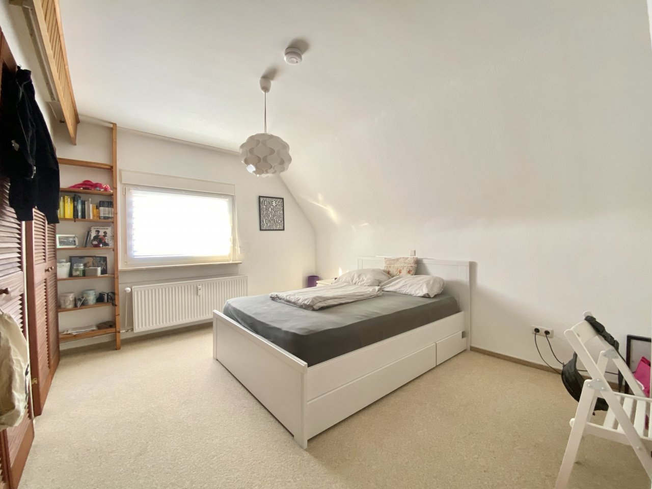 ** VERMIETET ** LANGENHAIN: NUR FÜR EINPERSONENHAUSHALT ! - Charmante 2-Zimmer Dachgeschosswohnung mit EBK und Duschbad +++